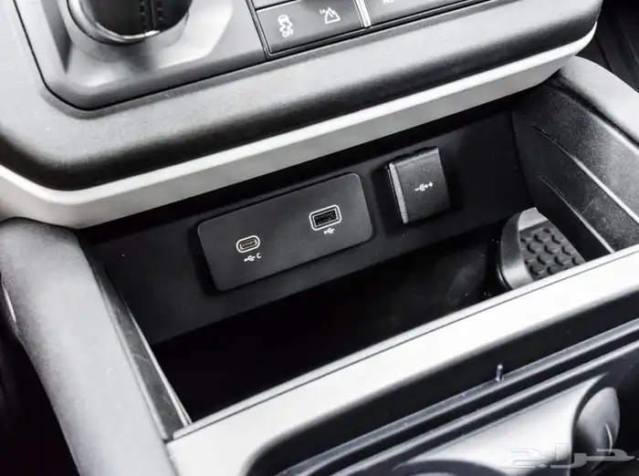 لاند روفر ديفندر Land Rover Defender 110 P300 S موديل 2023 25