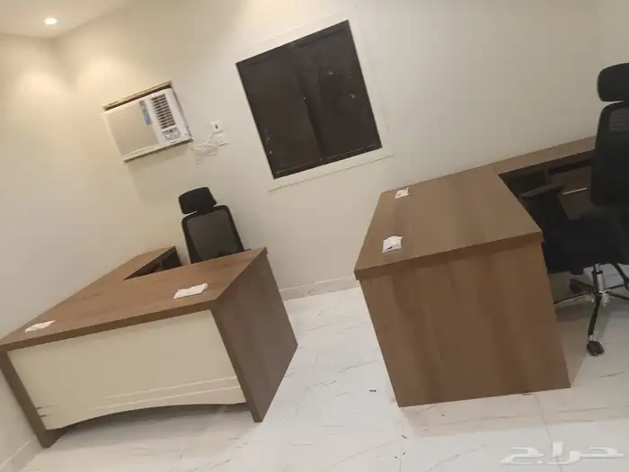لو مكاتب موجود مع كراسي 15