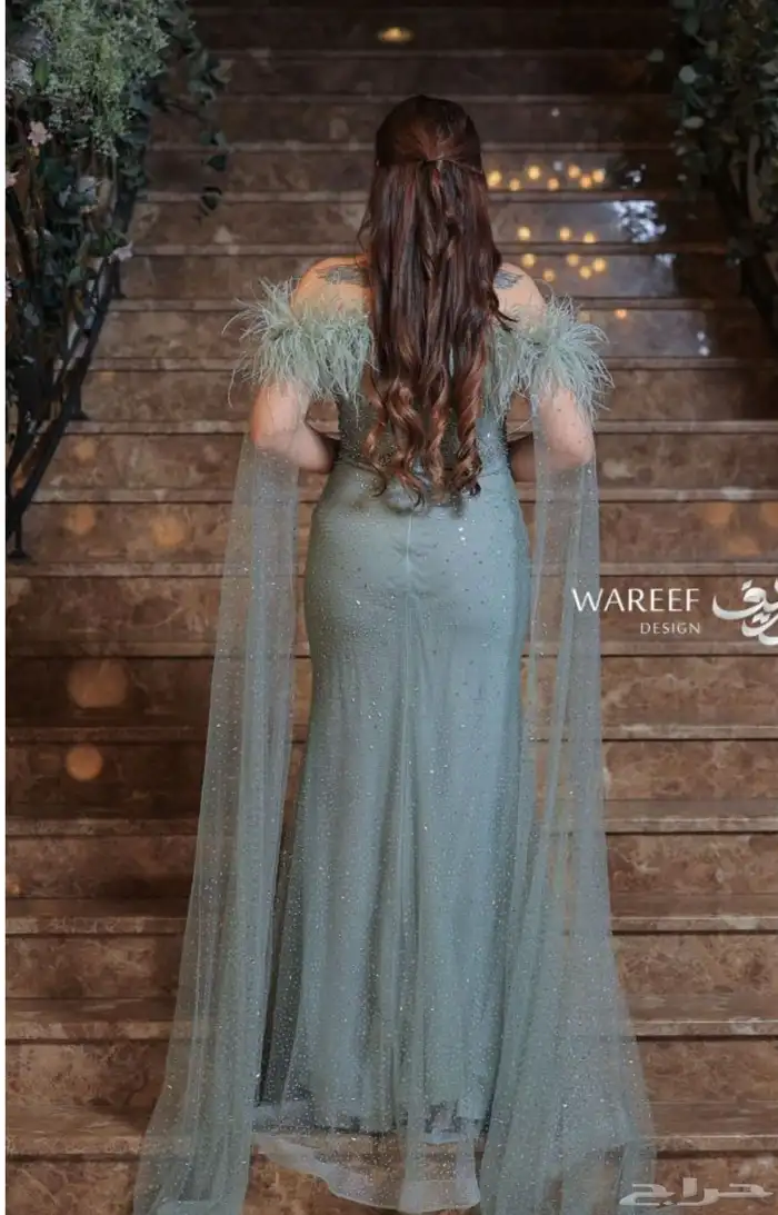 فستان تيفاتي مزين بالريش الصدر فستان فخم سبب البيع المقاس 0