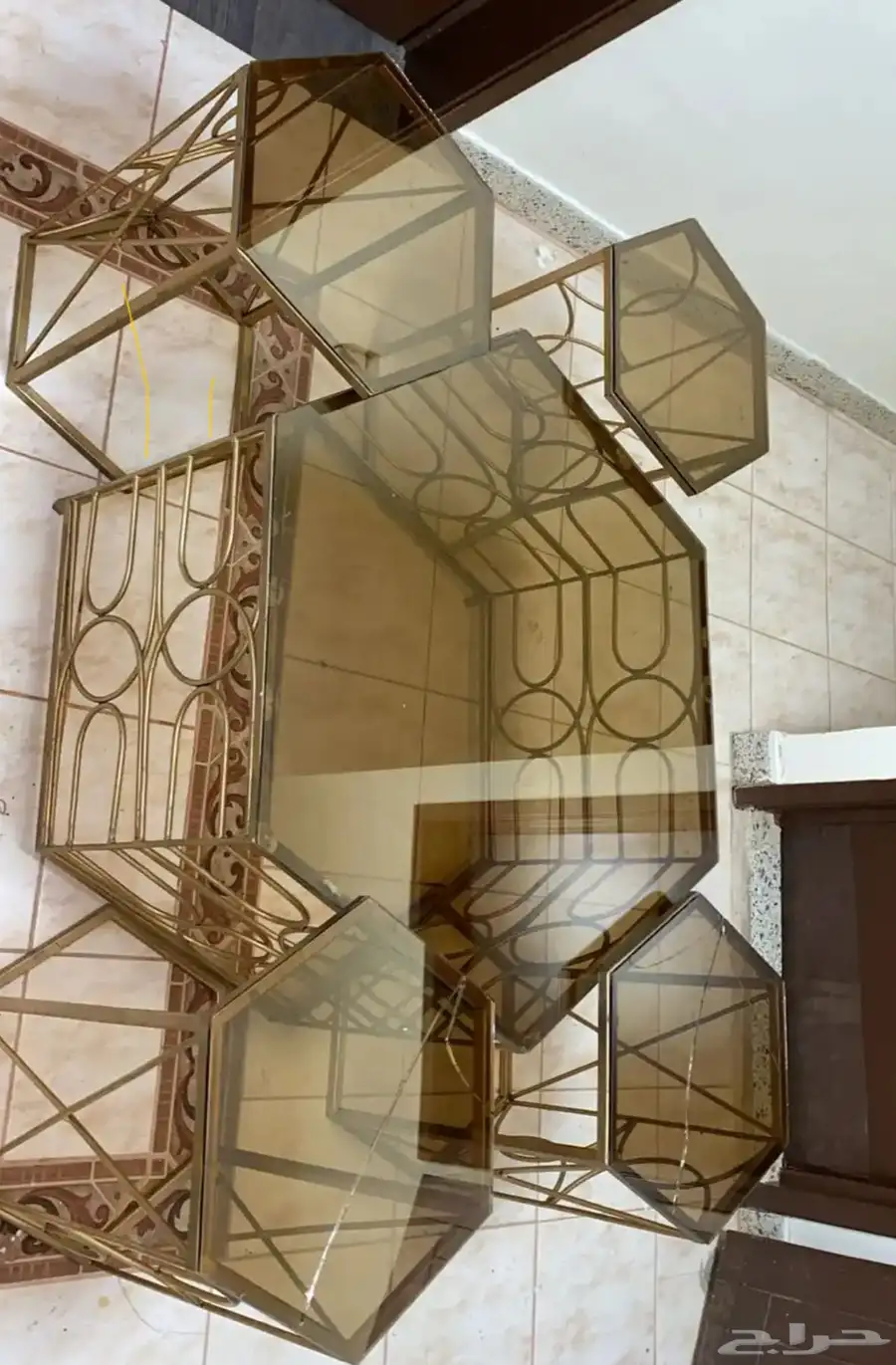 للبيع طاوله كبيره واربع طوايل خدمات وهيتر وفرن كهرب ب200 1