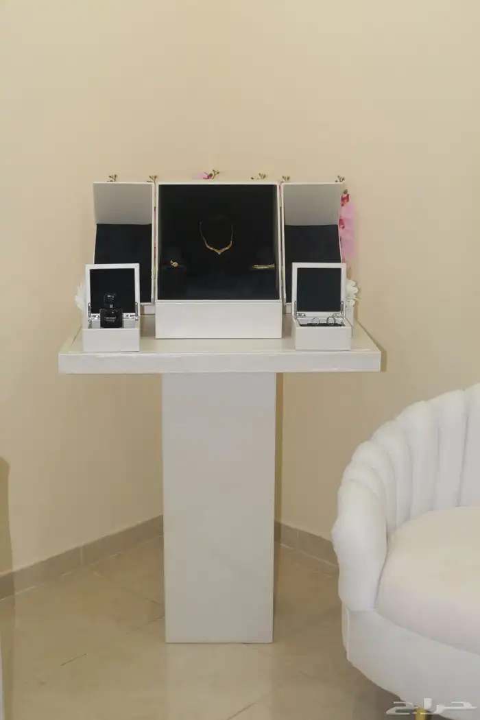 للبيع طاولات وكرسي كوشه 0