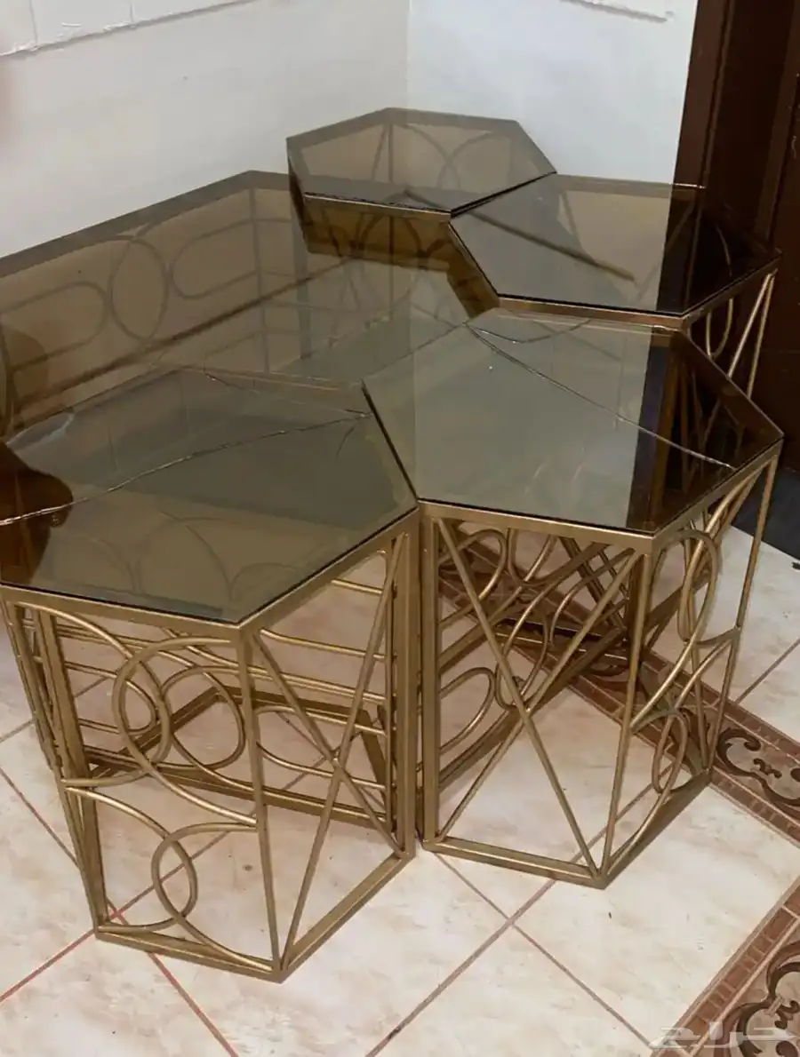 للبيع طاوله كبيره واربع طوايل خدمات وهيتر وفرن كهرب ب200 2