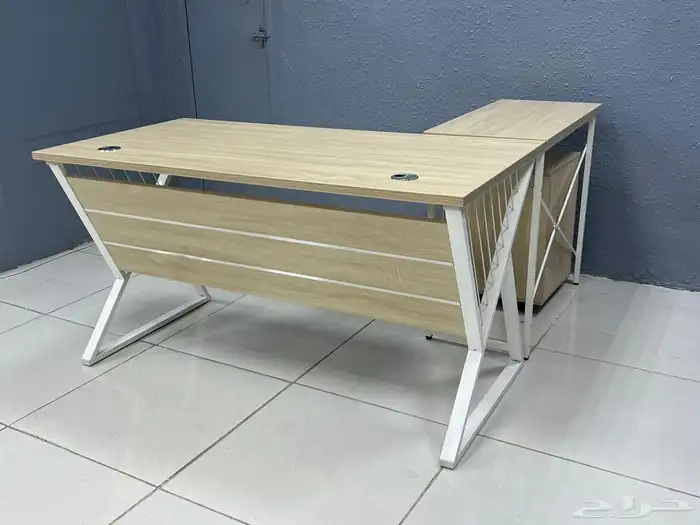 لو مكاتب موجود مع كراسي 20