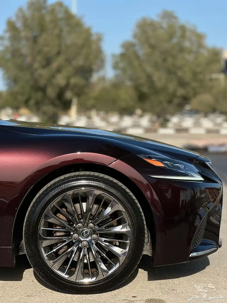 لكزس LS500 3