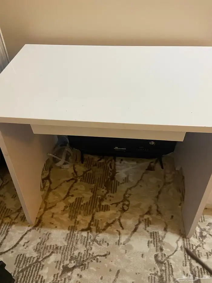 دولاب ظرفتين نظيف و طاوله 0