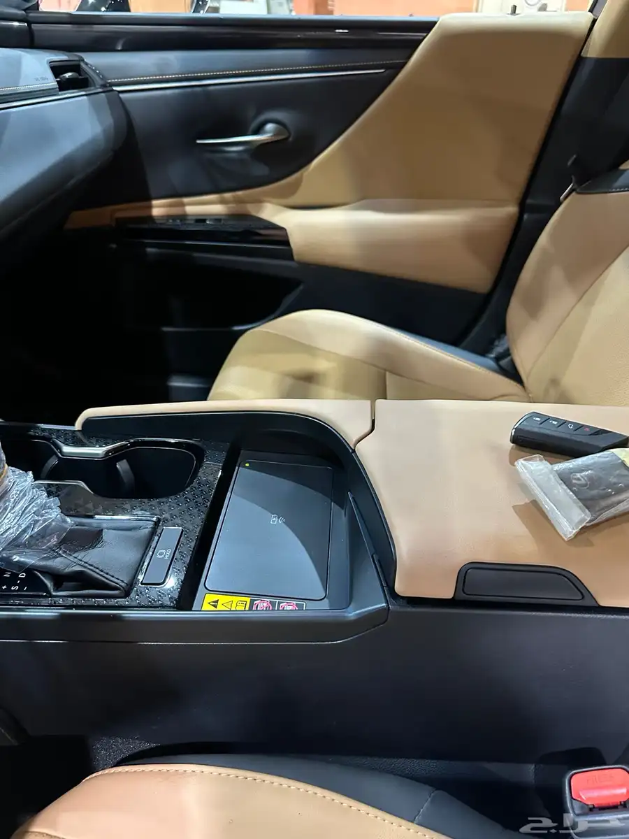 لكزس ES250 سعودي فئه AA بنزين 2024 20