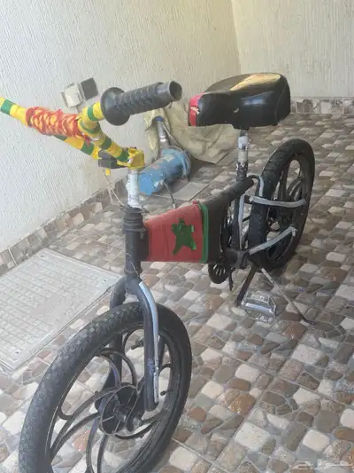سيكل كوبرا نظيف الكفر الخلفي مفقوع على السوم 0