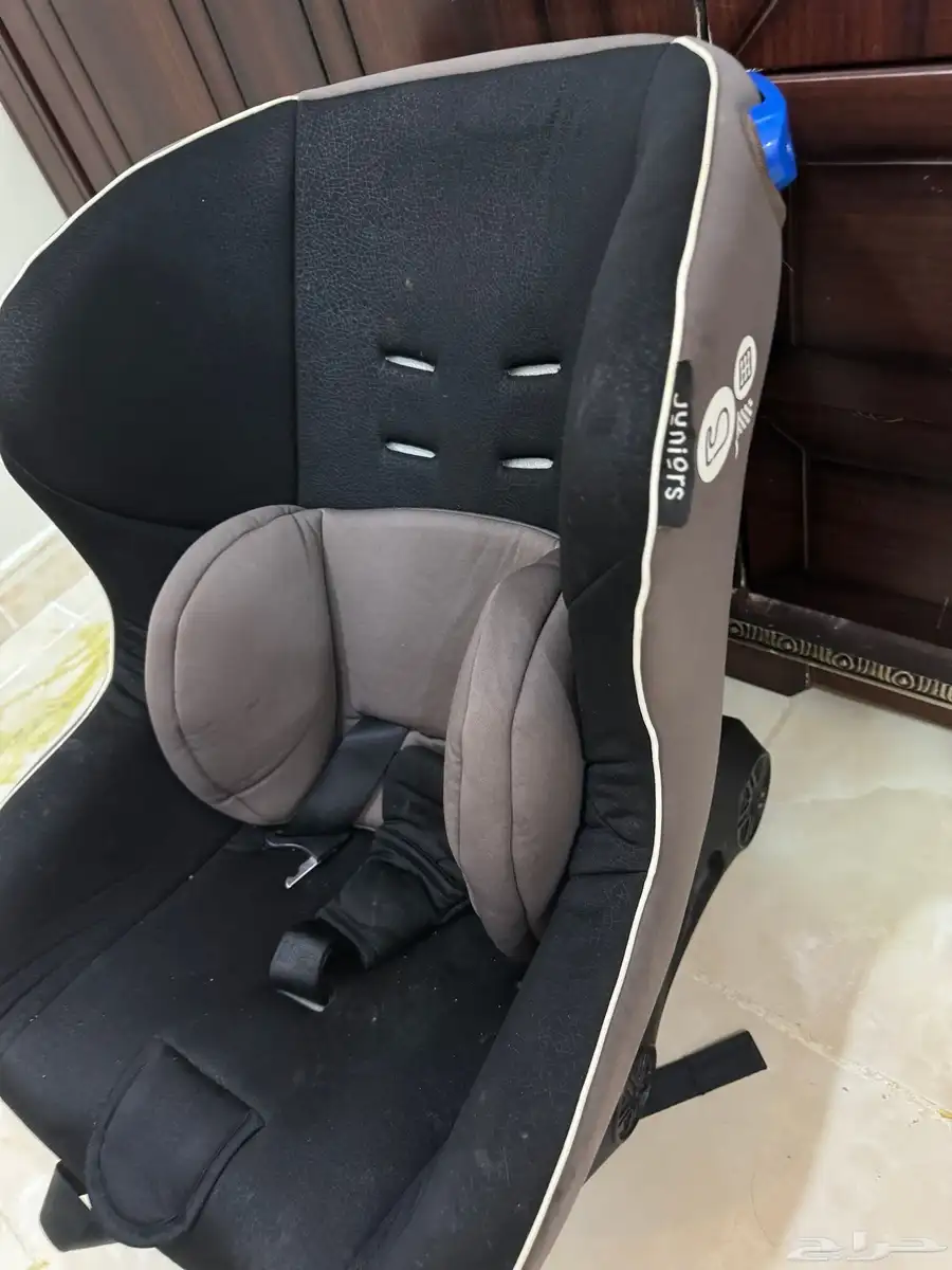 للبيع غرفة نوم  فرن   سير كهربائي   كنب 3