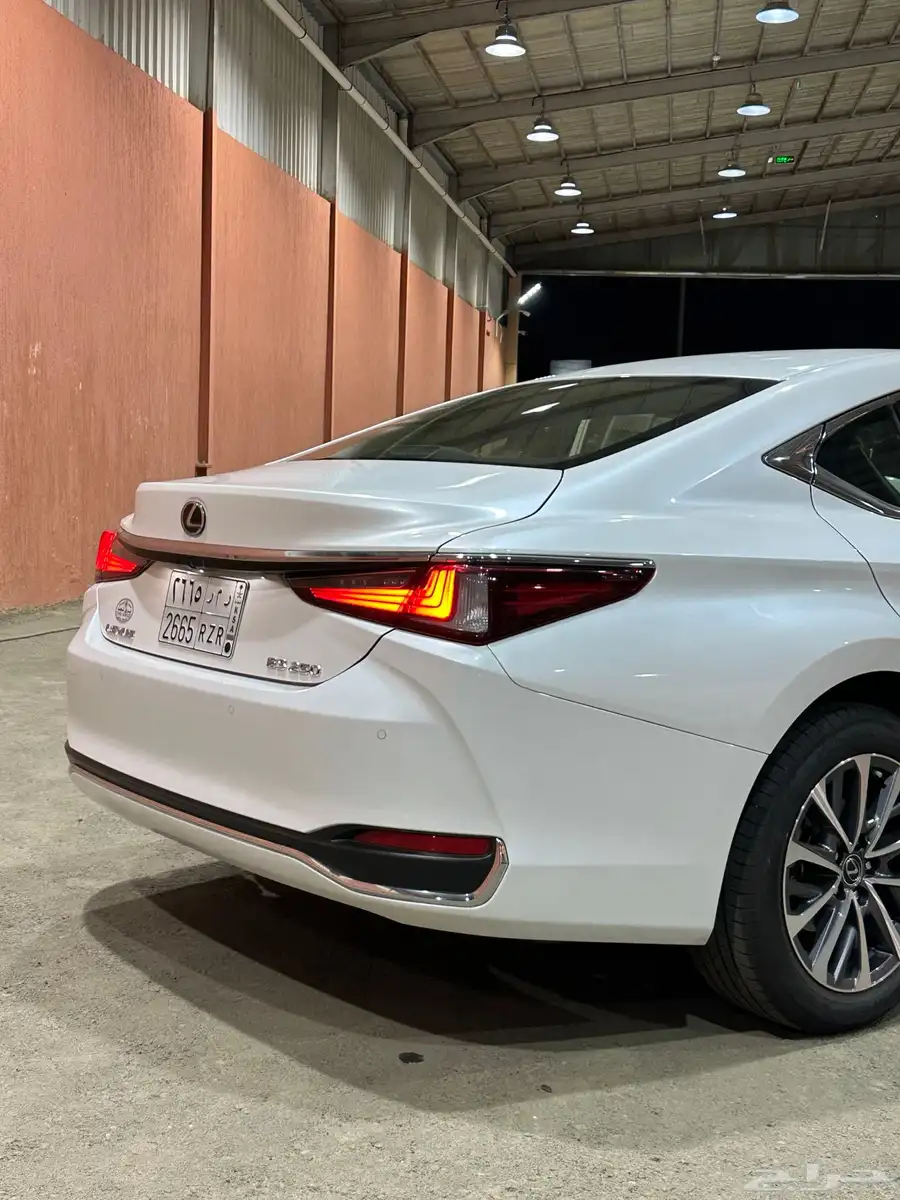 لكزس ES250 سعودي فئه AA بنزين 2024 6