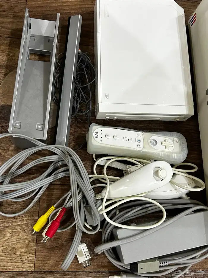 جهاز wii بكرتونه وملحقاته 2