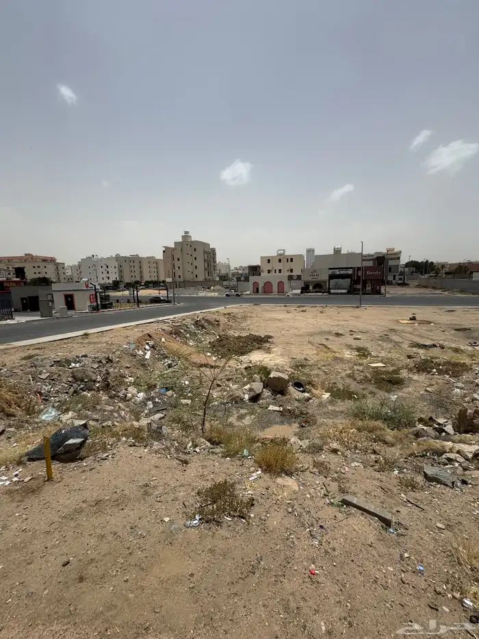 ارض تجاري في موقع رائع القمرية الجال 1