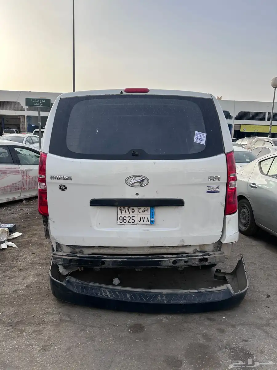 سيارة باص h1 مصدومه 2
