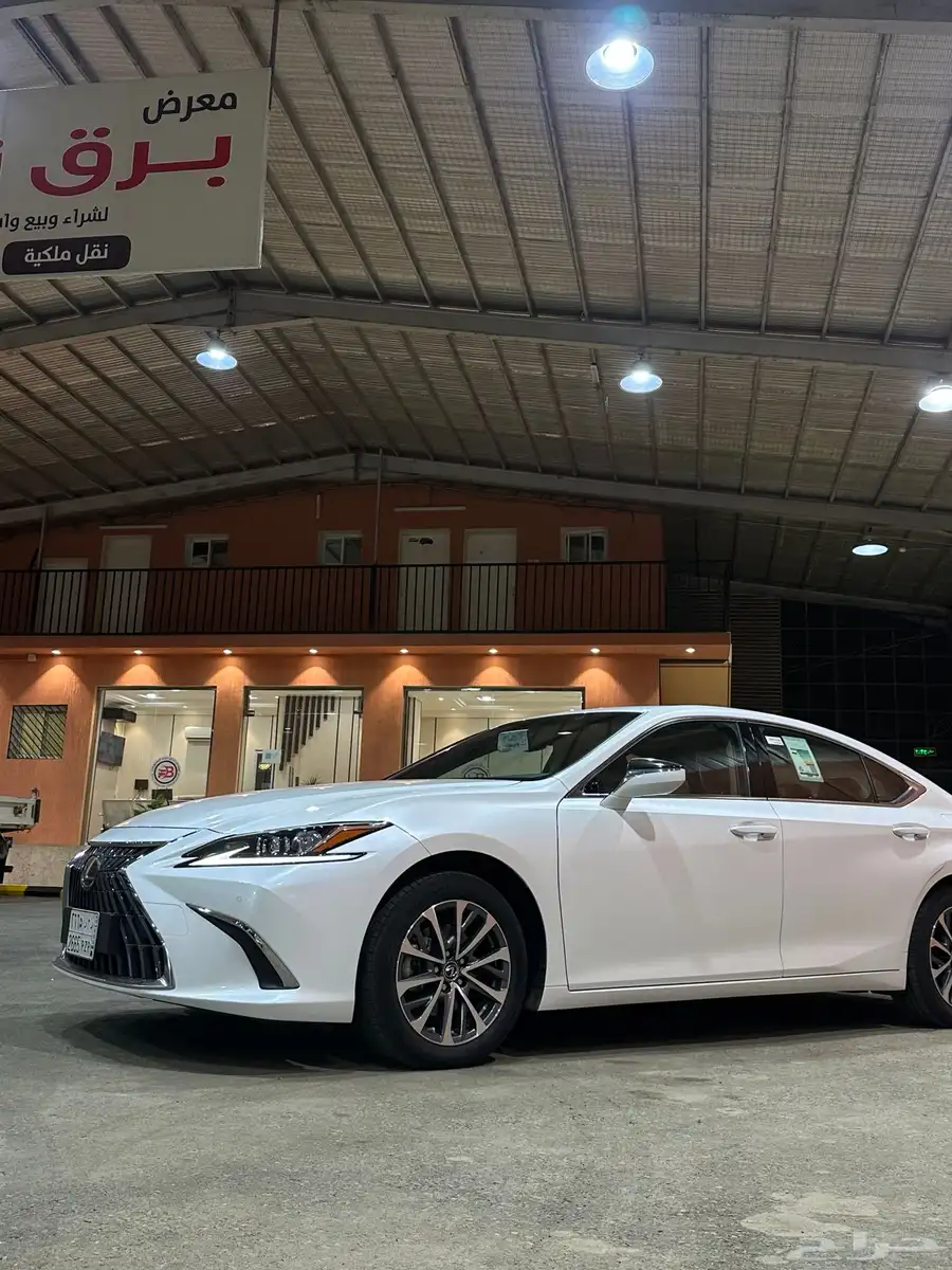 لكزس ES250 سعودي فئه AA بنزين 2024 1