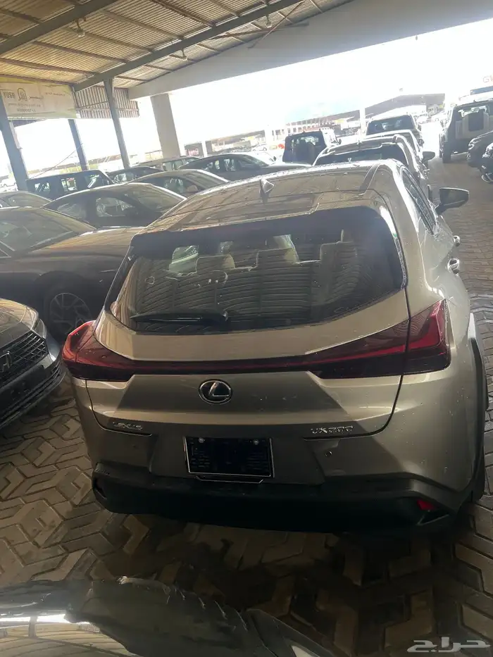 لكزس UX بنزين 2023 السعر ( 133000) 3
