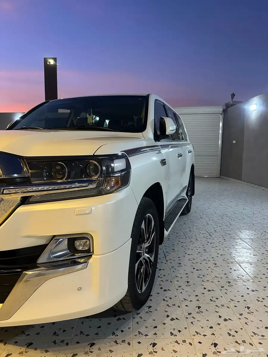لاندكروزر 2021 GXR تورنق 1
