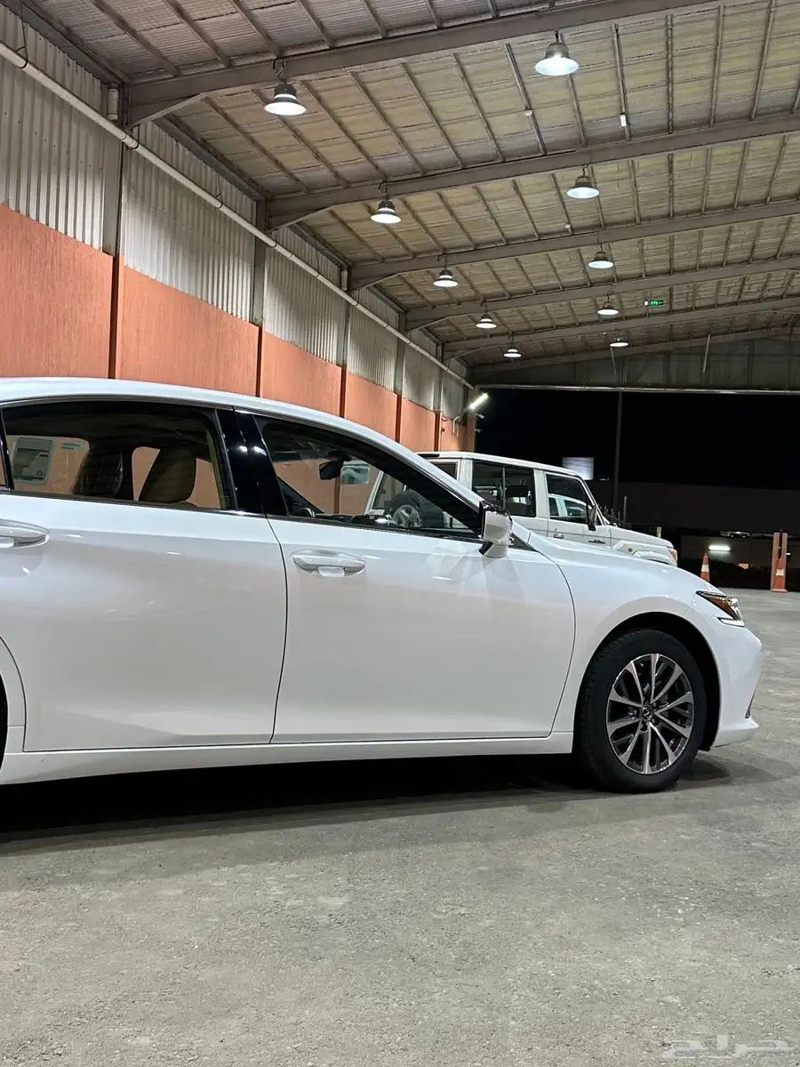 لكزس ES250 سعودي فئه AA بنزين 2024 9