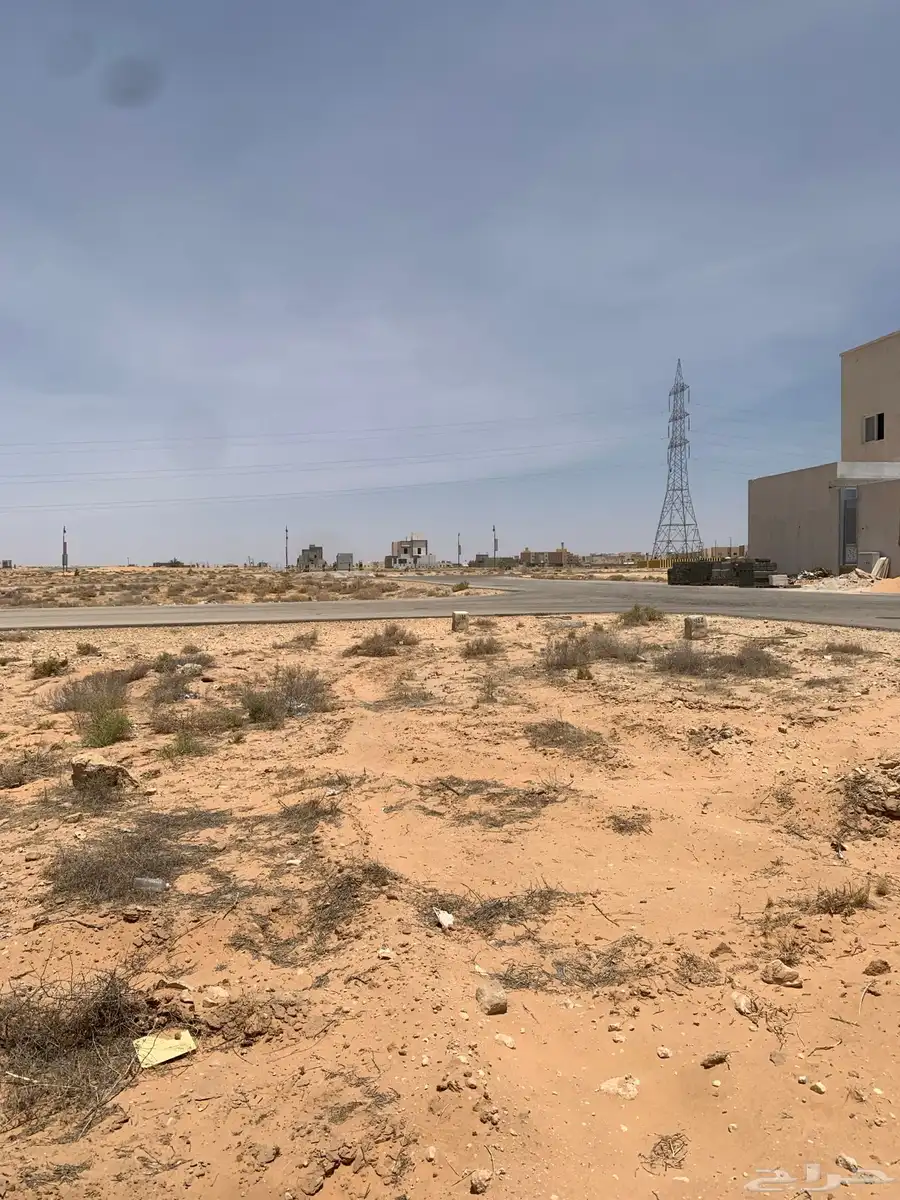 أرض على شارعين في حي  حطين فيليج  مدينة بريدة. 0