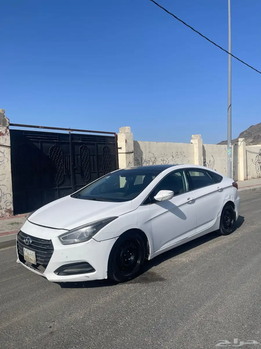 للبيع سيارة i40 2