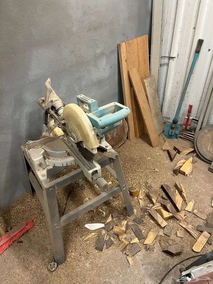 اخشاب طبيعيه وعدد للبيع 13