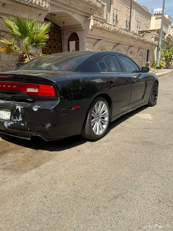 دوج تشارجر RT 2011 للبيع او للبدل مع دفع الفارق لي 3