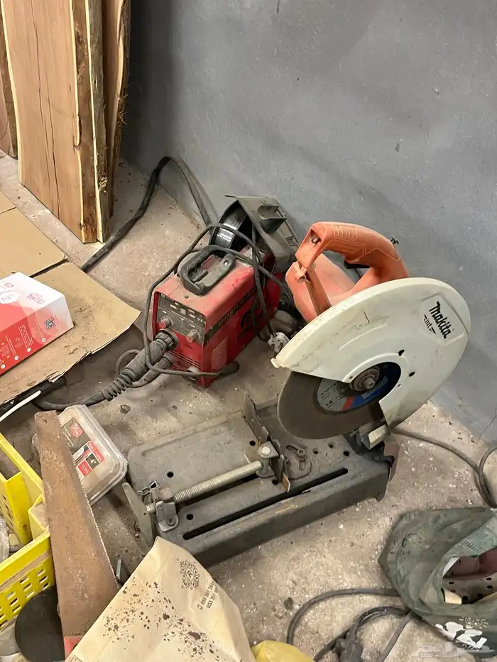 اخشاب طبيعيه وعدد للبيع 11