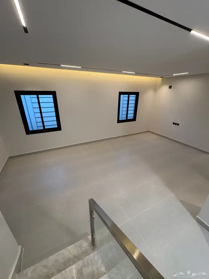 للبيع تاون هاوس بمساحه مميزه حي الجنادريه 2