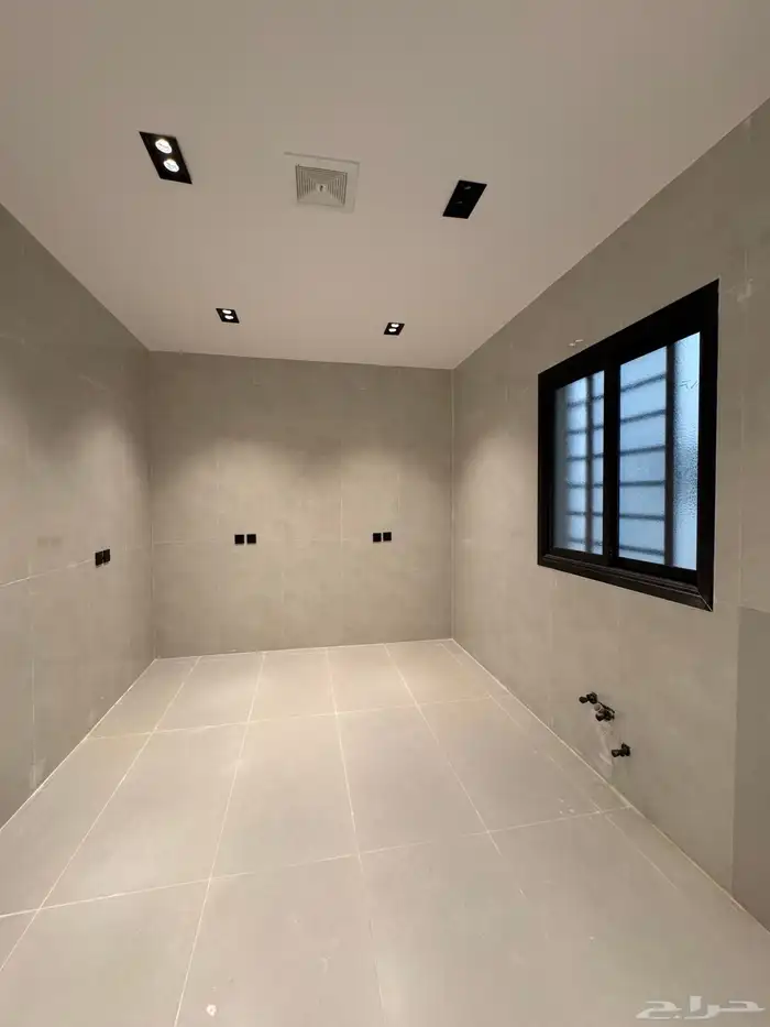 للبيع تاون هاوس بمساحه مميزه حي الجنادريه 5