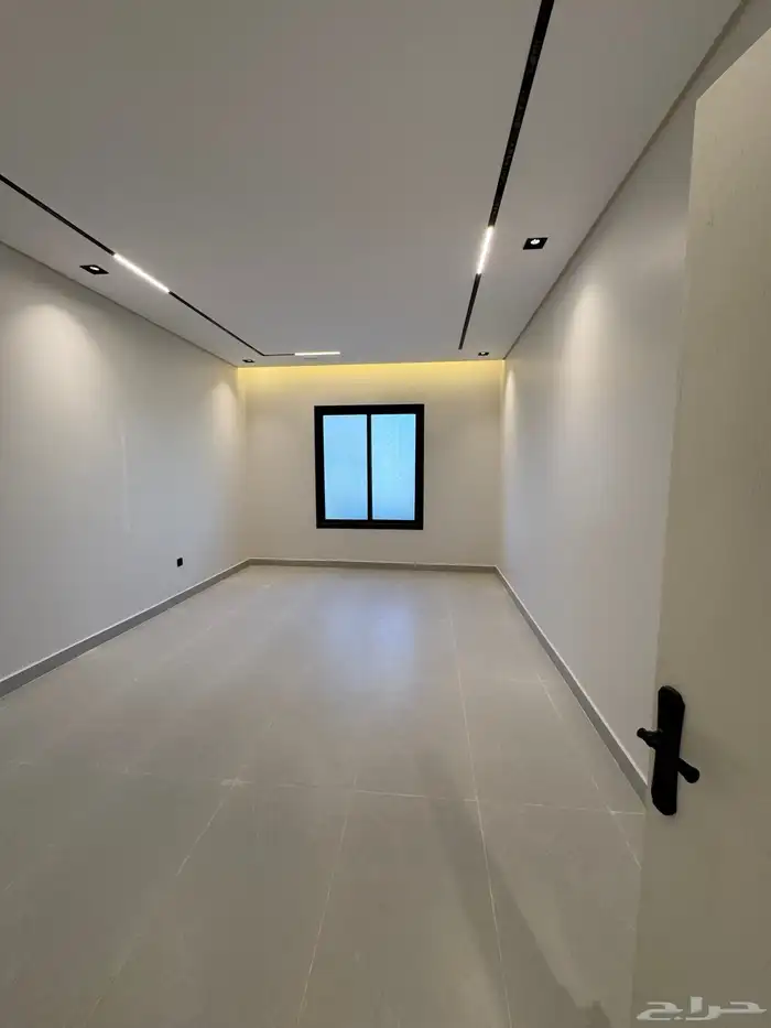 للبيع تاون هاوس بمساحه مميزه حي الجنادريه 11