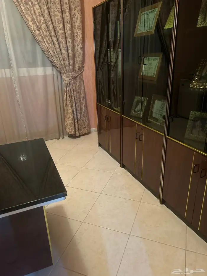 اثاث للبيع أسرة كنبات مكاتب طاولات 18