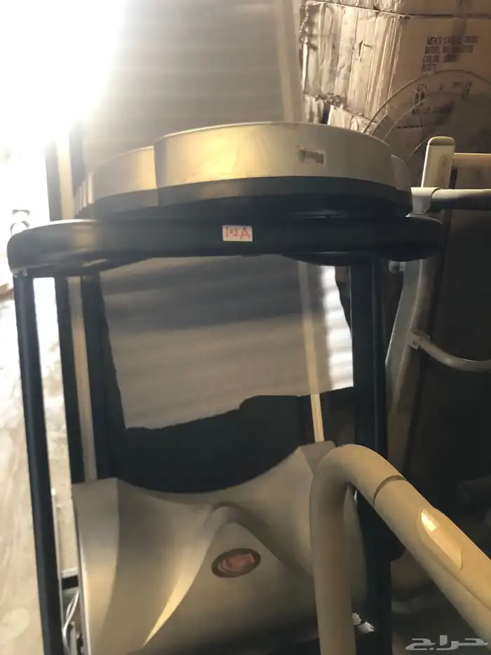 مكينه خياطه وملابس رياضيه. واحذيه رياضيه مستودع كامل للبيع 7