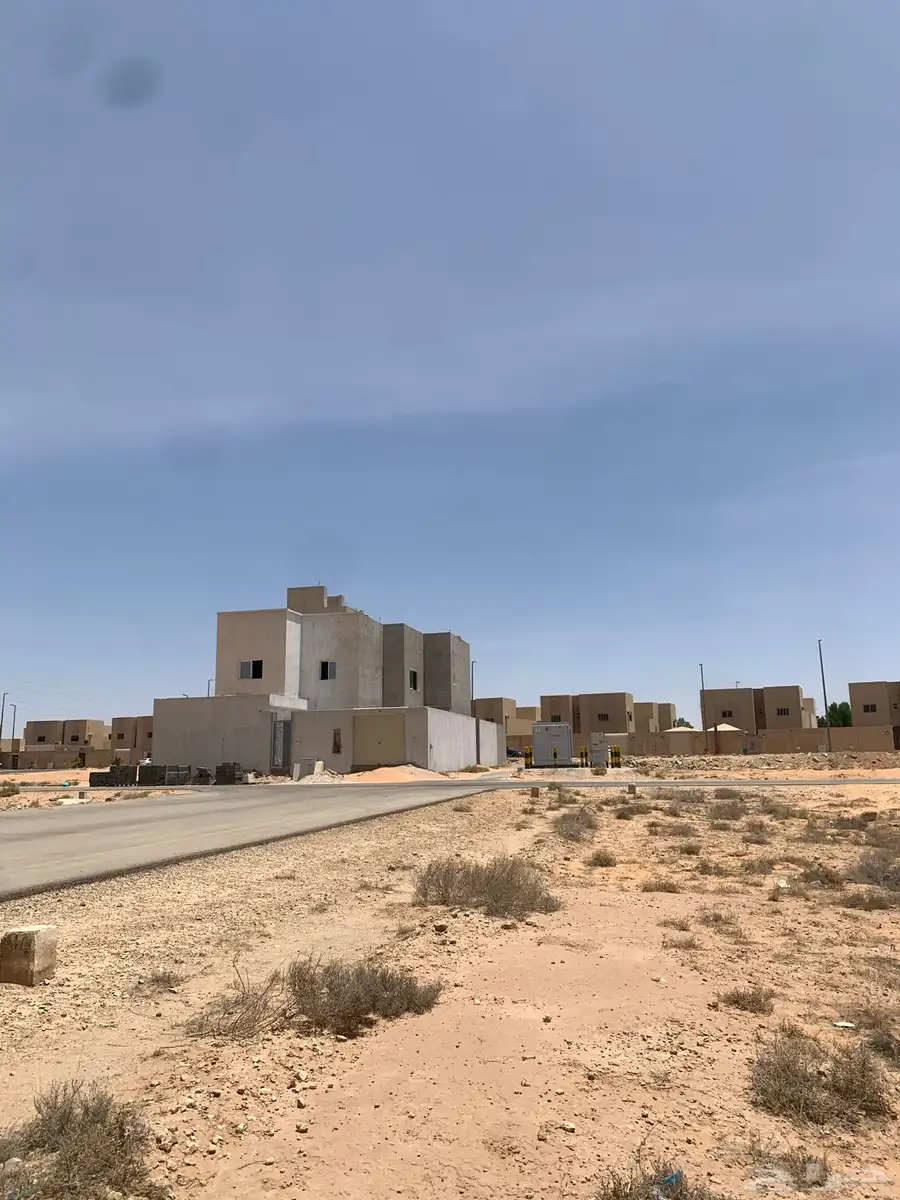 أرض على شارعين في حي  حطين فيليج  مدينة بريدة. 1