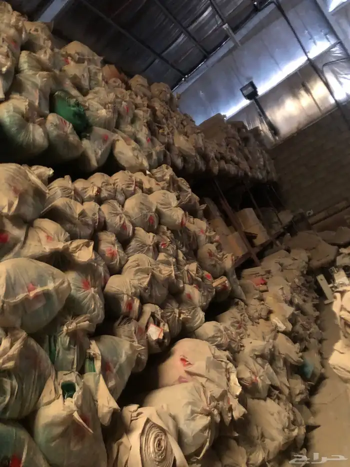 مكينه خياطه وملابس رياضيه. واحذيه رياضيه مستودع كامل للبيع 23