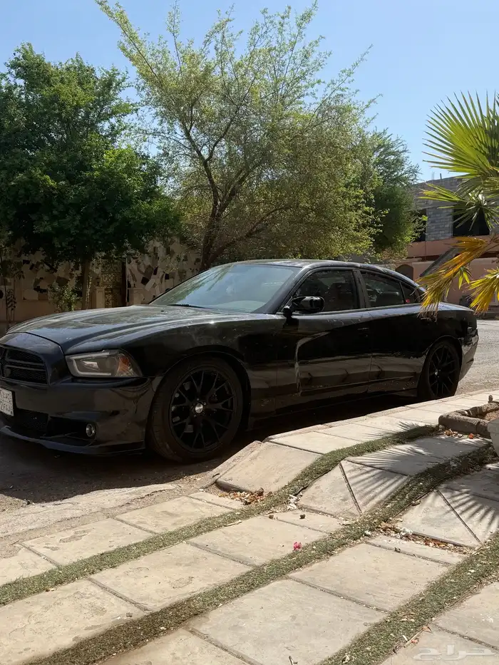 دوج تشارجر RT 2011 للبيع او للبدل مع دفع الفارق لي 2