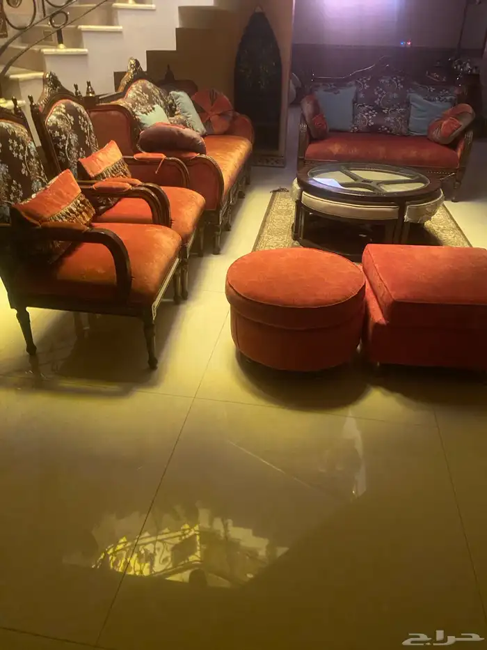 كنب يكفي مجلس ثلاثه فيه اربعه 1