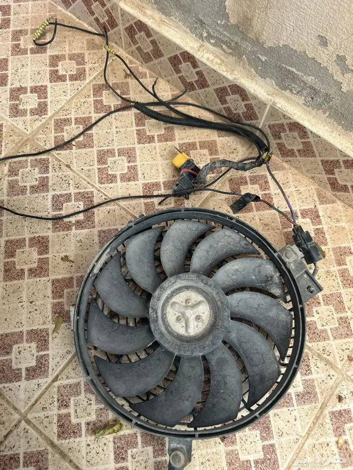 يوجد دبه اكترونيه مع 2 رموت ومروحة تبريد مع ضفيرتها ورديتر 2