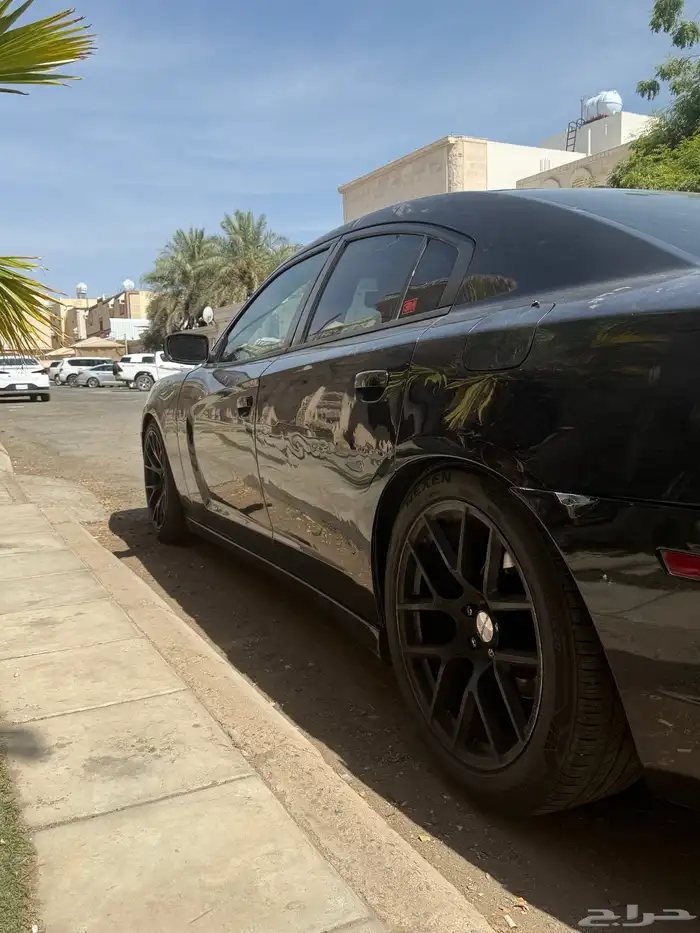 دوج تشارجر RT 2011 للبيع او للبدل مع دفع الفارق لي 1