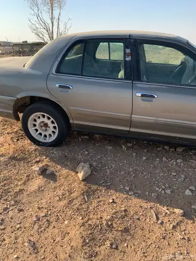 فورد كروان 2000 4