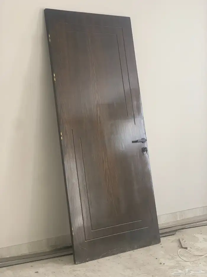 للبيع باب خشب جوده عاليه بحلقه العدد2 0