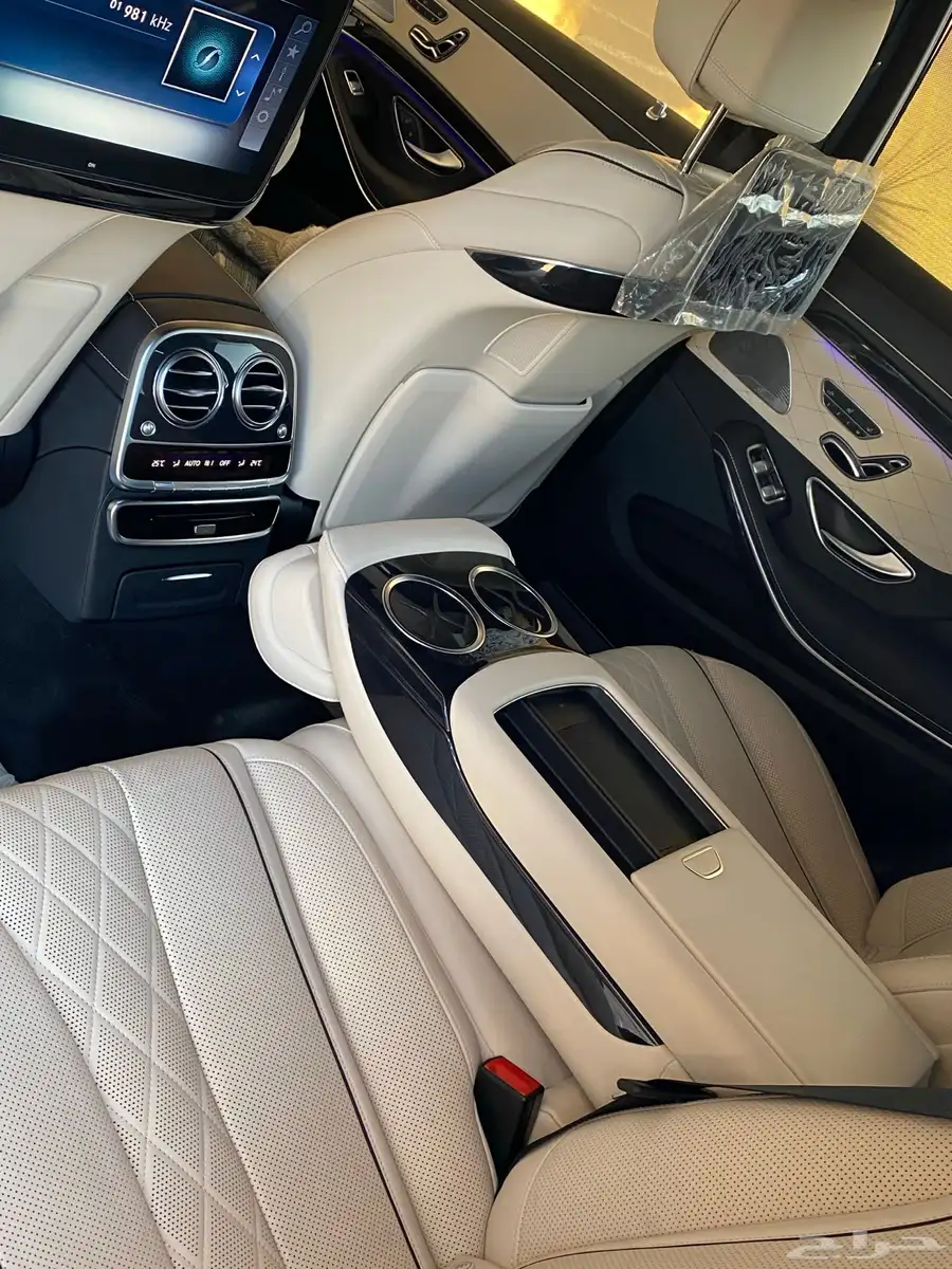 مرسيدس S560 موديل 2020 فلل كامل وارد الجفالي 32