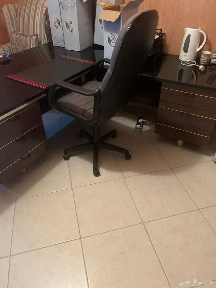 اثاث للبيع أسرة كنبات مكاتب طاولات 20