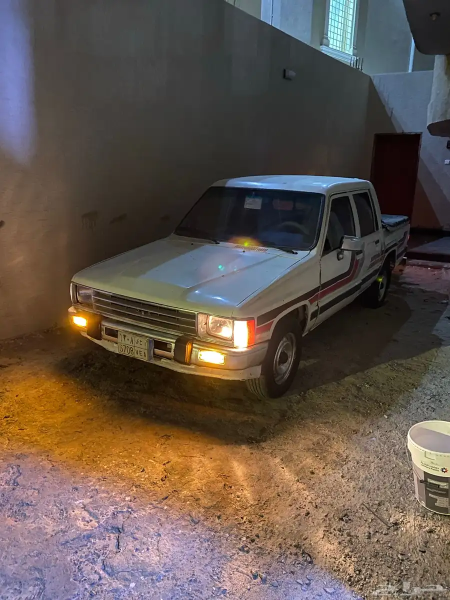 سلام عليكم اعرض لكم.هايلكس موديل 1987 0