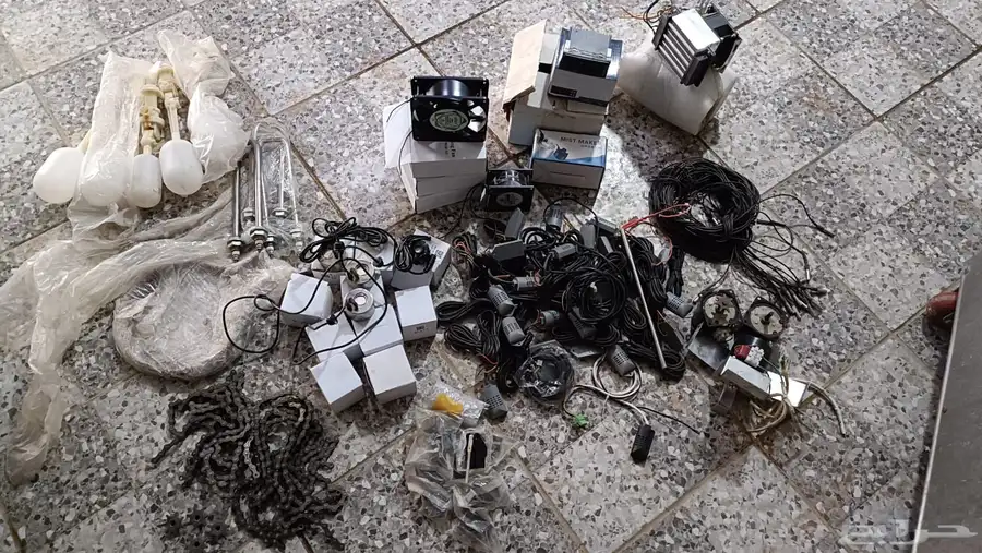 فقاسات وقطع غيار للبيع جملة 10