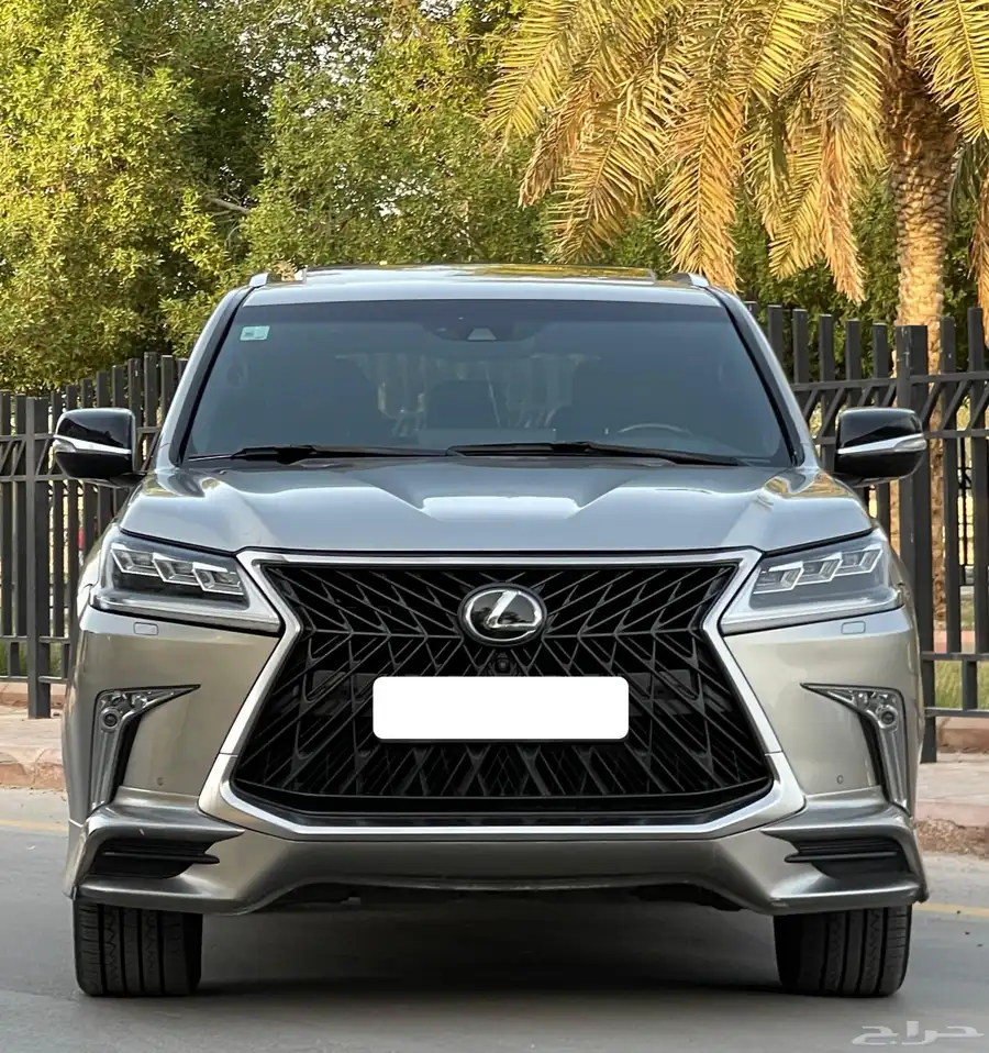 لكزس 2019 LX570 فل سعودي 3
