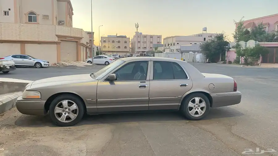 فورد قراند ماركيز موديل 2005 مركب عليه مكينة استاندر مديل. 3