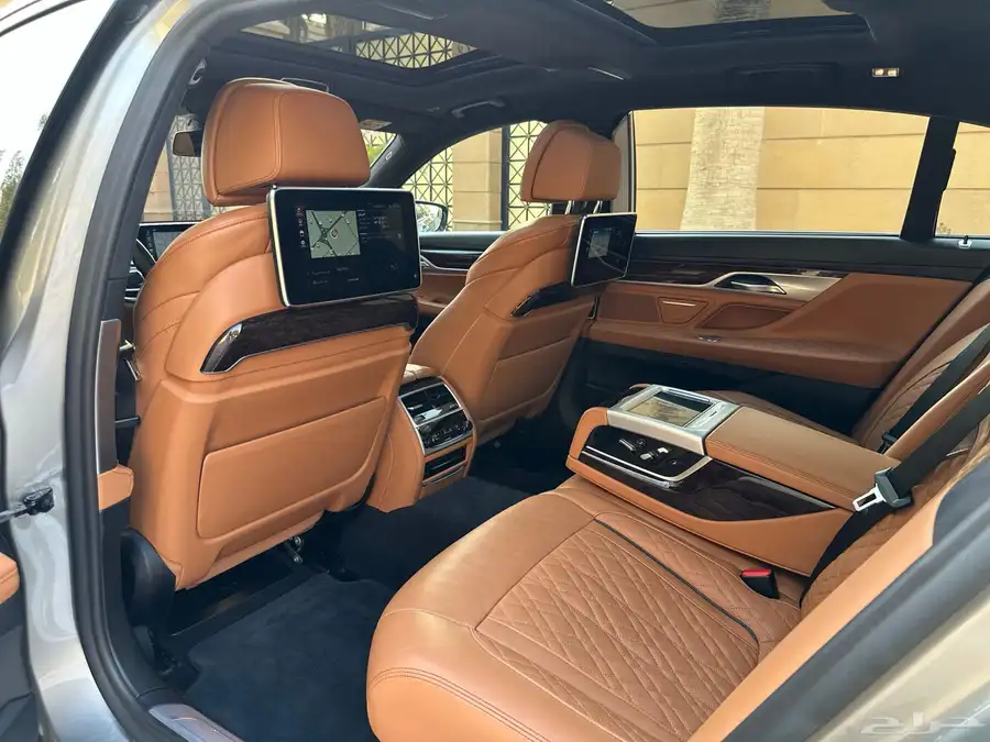 بي ام 740i 2021 ضمان وصيانه مجانيه 47
