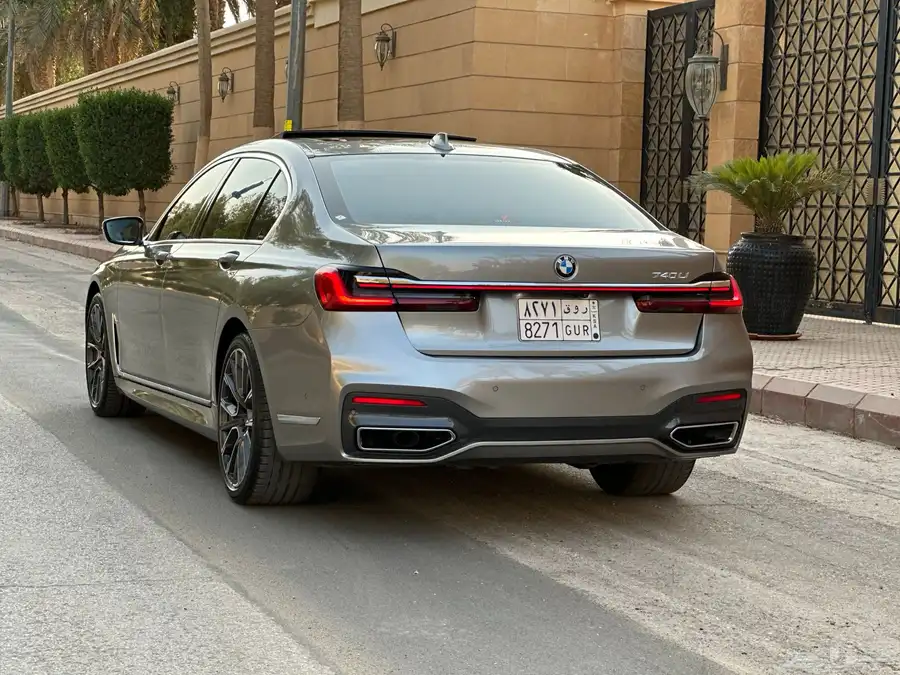 بي ام 740i 2021 ضمان وصيانه مجانيه 34