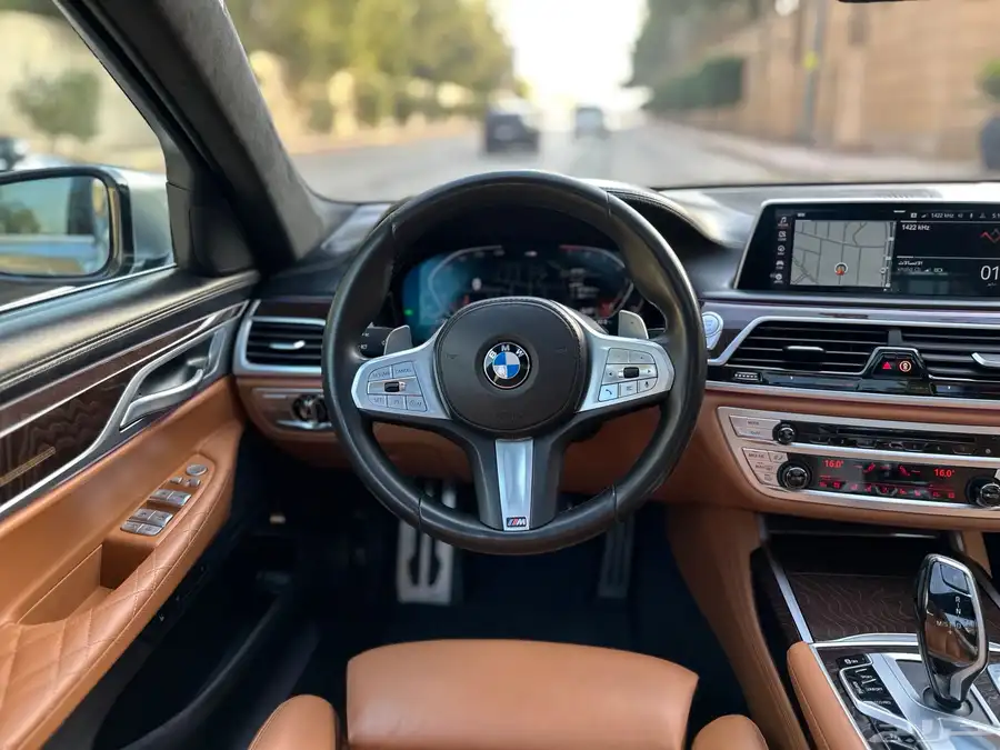 بي ام 740i 2021 ضمان وصيانه مجانيه 49