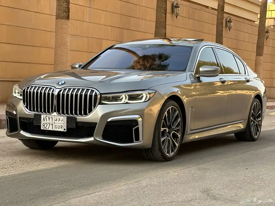 بي ام 740i 2021 ضمان وصيانه مجانيه 29
