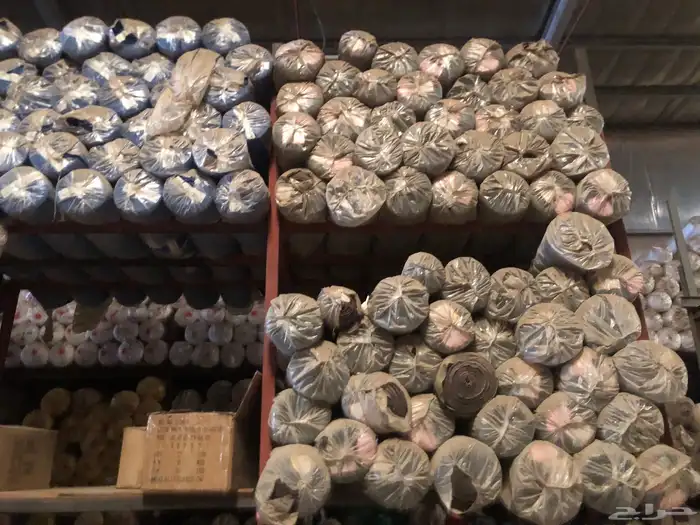 مكينه خياطه وملابس رياضيه. واحذيه رياضيه مستودع كامل للبيع 16