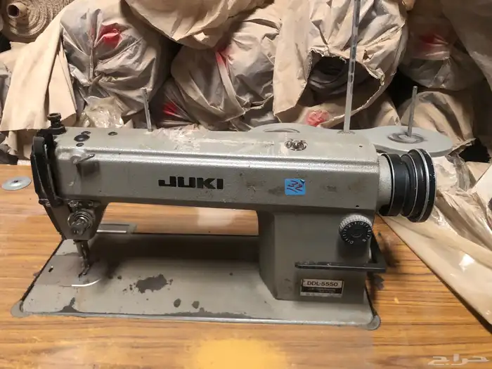 مكينه خياطه وملابس رياضيه. واحذيه رياضيه مستودع كامل للبيع 32